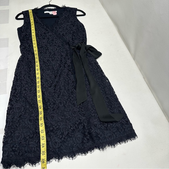 Diane Von Furstenberg Black Lace wrap  Dress size 2 - Picture 5 of 10